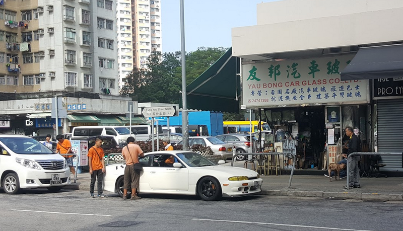 Illustration for article titled The Most Dedicated Mechanics In The World Wrench On The Streets Of Hong Kong